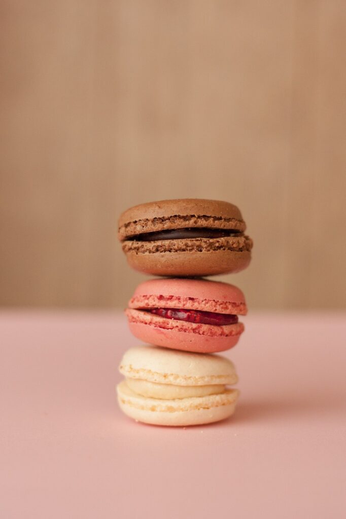 pastry, macaroon, sweet-731823.jpg